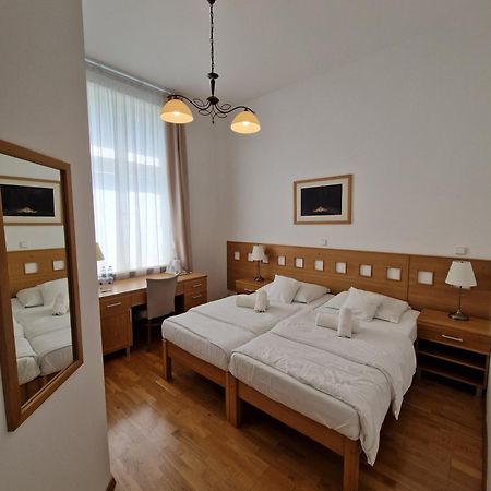 Hotel Pod Zelenym Dubem Bohumín Exteriör bild