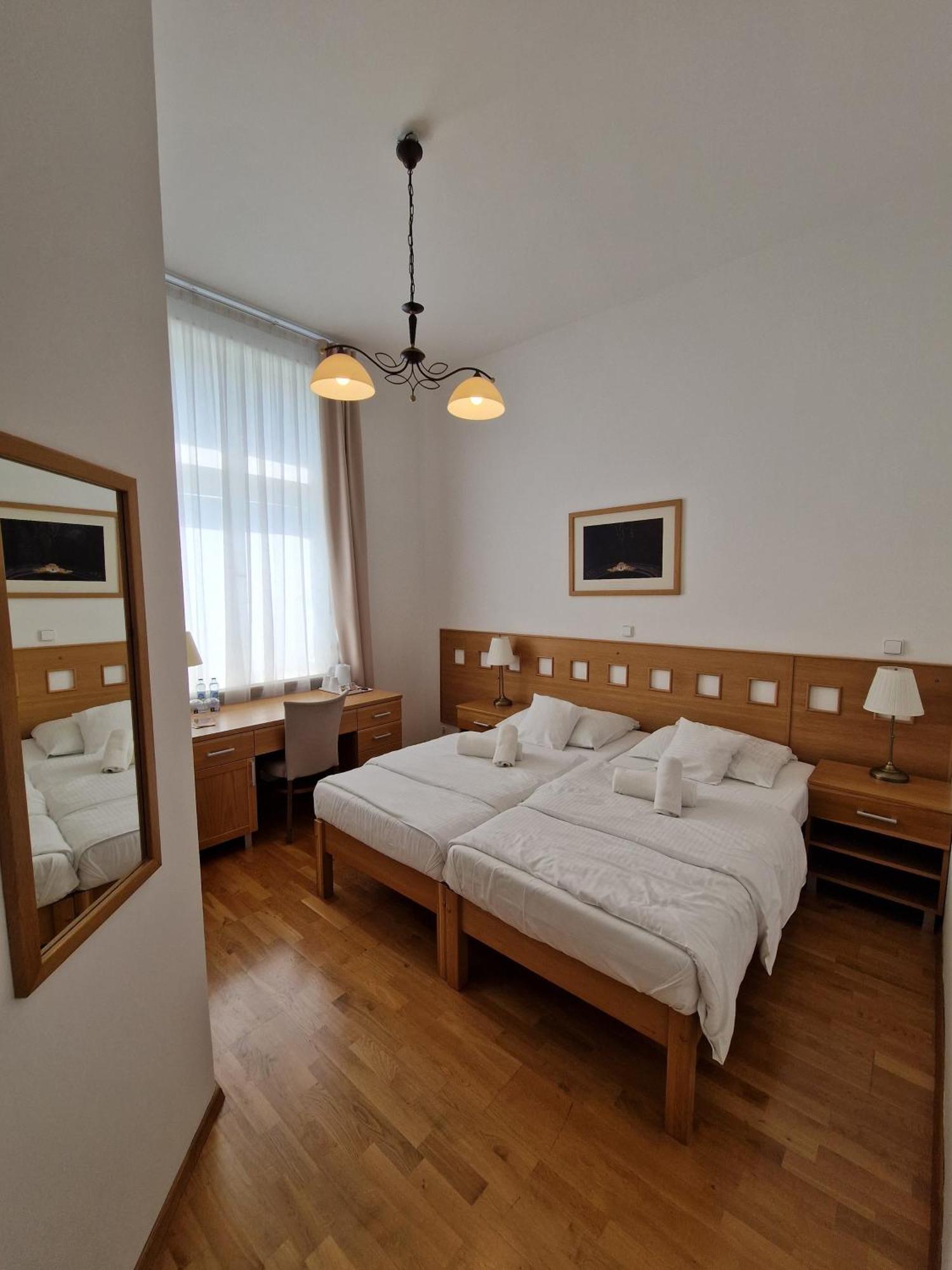 Hotel Pod Zelenym Dubem Bohumín Exteriör bild