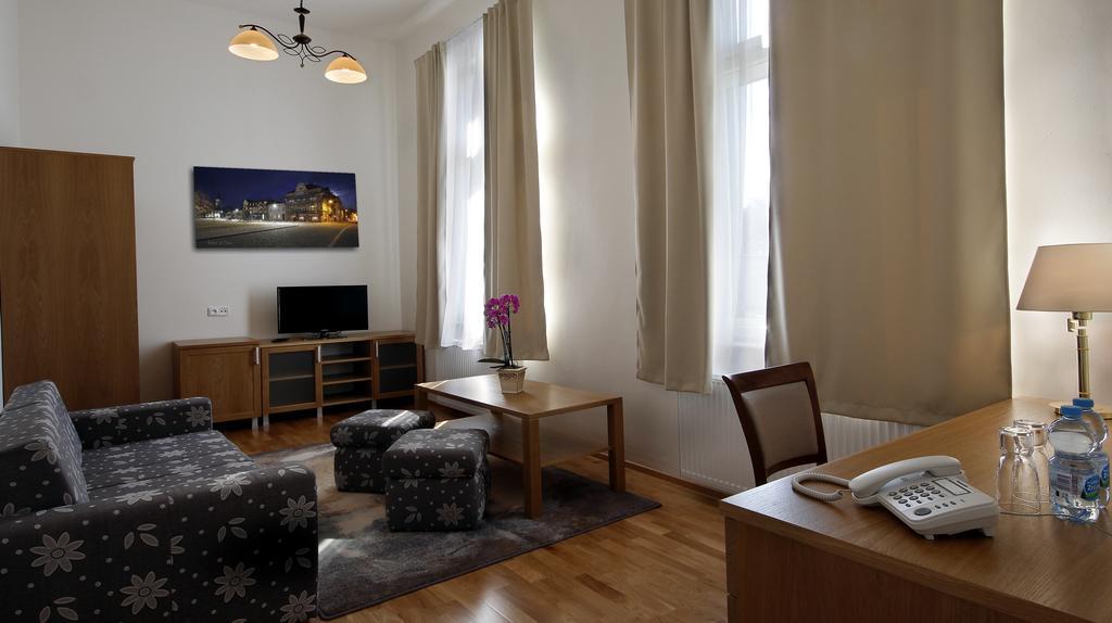 Hotel Pod Zelenym Dubem Bohumín Rum bild