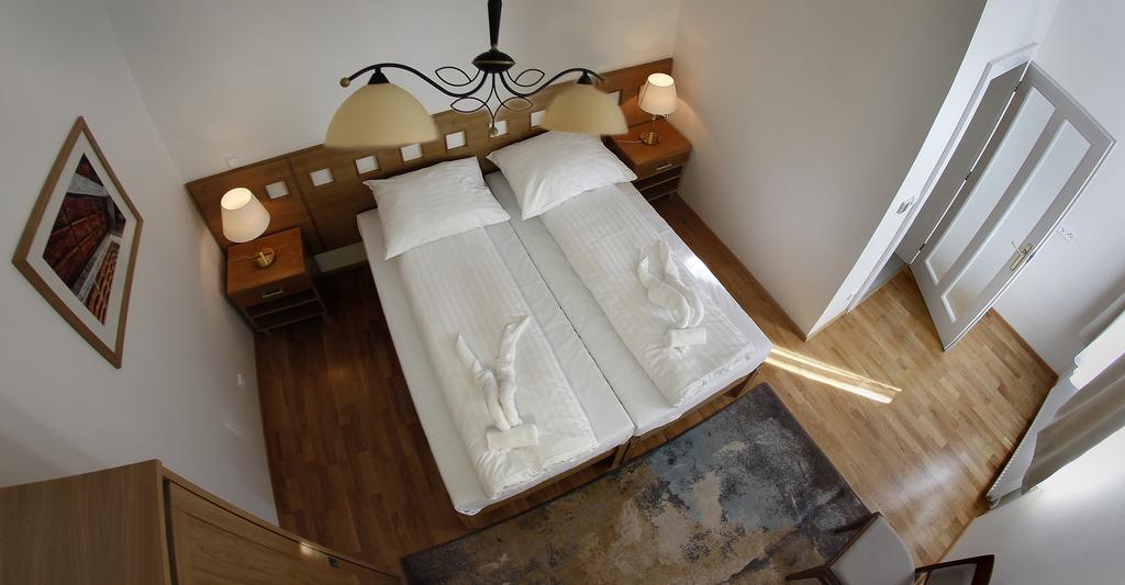 Hotel Pod Zelenym Dubem Bohumín Rum bild