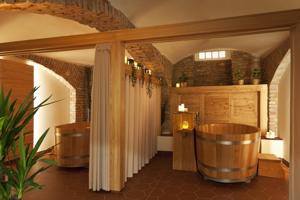 Hotel Pod Zelenym Dubem Bohumín Exteriör bild