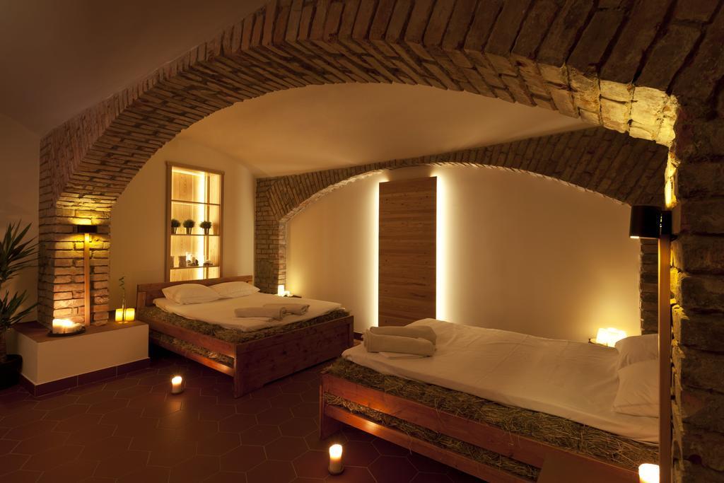 Hotel Pod Zelenym Dubem Bohumín Exteriör bild