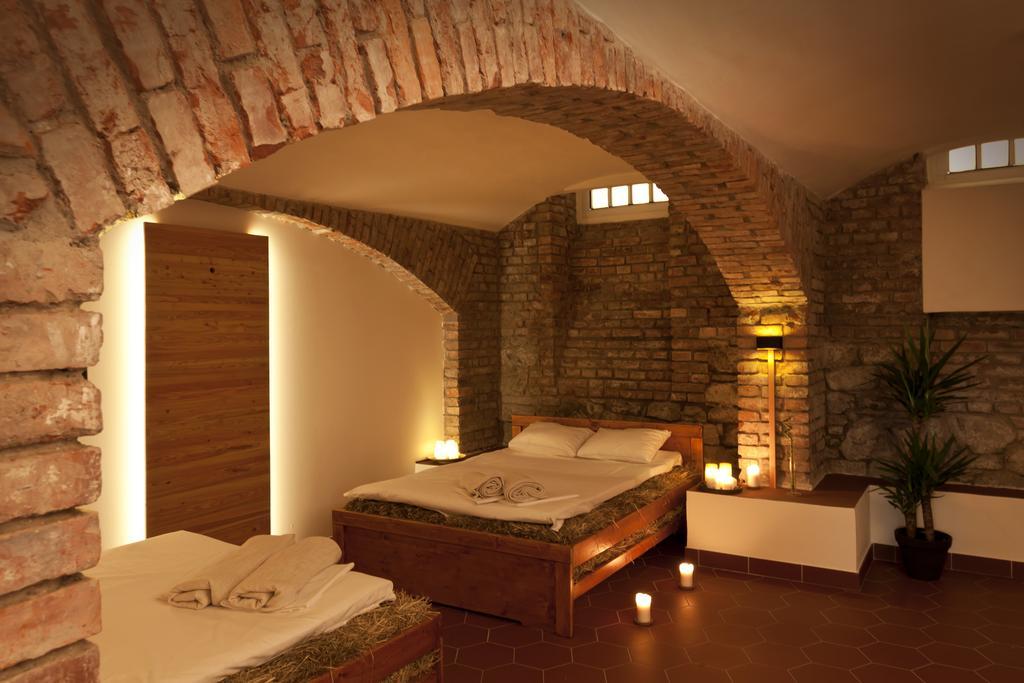 Hotel Pod Zelenym Dubem Bohumín Exteriör bild
