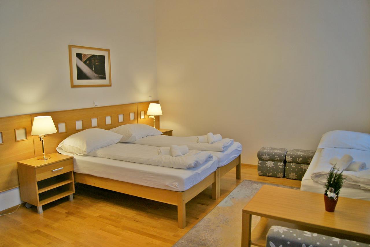 Hotel Pod Zelenym Dubem Bohumín Exteriör bild